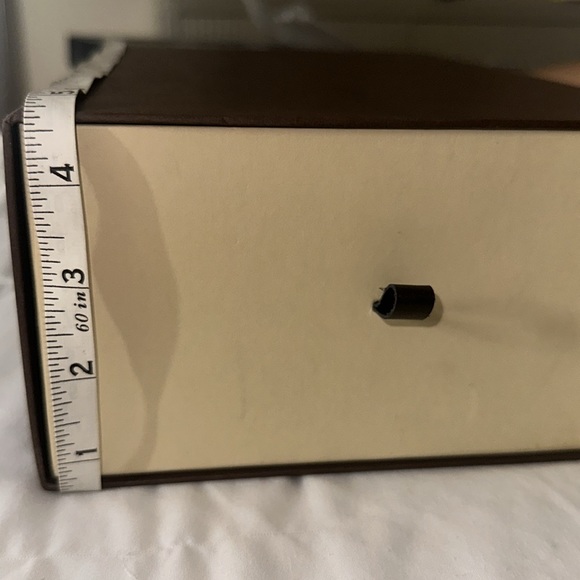 Louis Vuitton sneaker gift box with dust bags - Picture 5 of 13